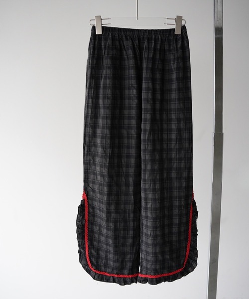 SANSeLF(サンセルフ)の「【SANSeLF】レトロパイピングチェックキャミセットアップ saw26s073(セットアップ・レディース・ブラック/ブラウン・FREE)」の9枚目の写真