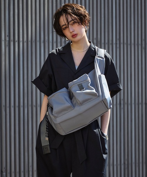 ELLEgirl(エルガール)の「ピアス付アウトポケットボディBAG(ボディバッグ/ウエストポーチ・レディース・グレー/ブラック・FREE)」の15枚目の写真