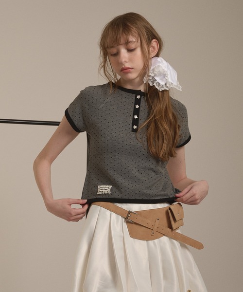 hazyl(ヘイジル)の「assort henry design button T-shirt / アソートヘンリーデザインボタンTシャツ(Tシャツ/カットソー・レディース・ブルー系その他/グレー系その他・フリー)」の4枚目の写真