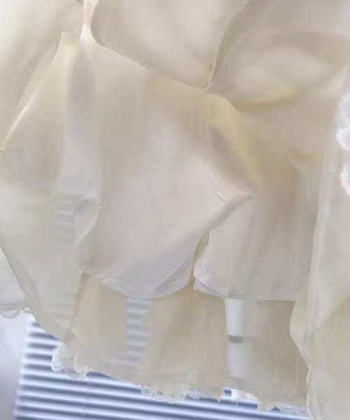 ammy.(エイミードット)の「【 ammy. / エイミードット 】 アシンメトリー フリル ティアード スカート(スカート・レディース・アイボリー/ブラック/ホワイト・FREE)」の6枚目の写真