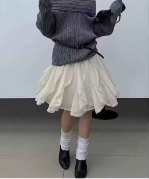 ammy.(エイミードット)の「【 ammy. / エイミードット 】 アシンメトリー フリル ティアード スカート(スカート・レディース・アイボリー/ブラック/ホワイト・FREE)」の5枚目の写真