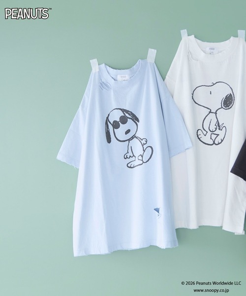 LOWRYS FARM(ローリーズファーム)の「【SNOOPY】クラッシュTシャツ(Tシャツ/カットソー・レディース・オフホワイト/チャコールグレー/ライトブルー・FREE)」の1枚目の写真
