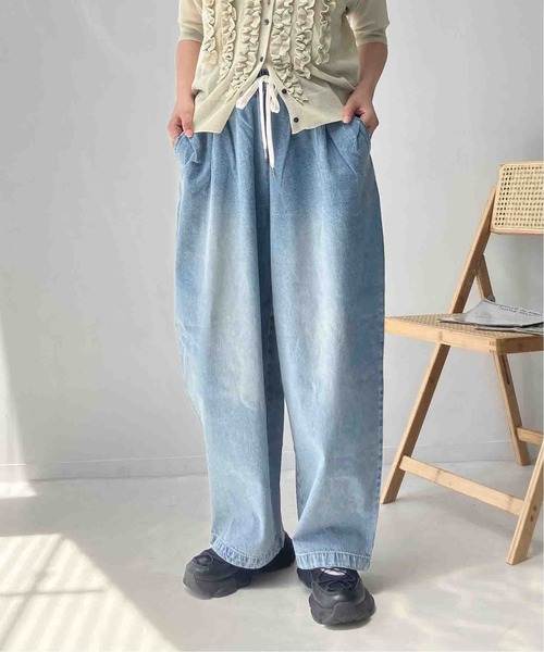 AS KNOW AS plus(アズノゥアズプラス)の「〇イージーワイド カーブデニムパンツ(デニムパンツ・レディース・サックスブルー/ブルー系/ブラック系・FREE)」の20枚目の写真