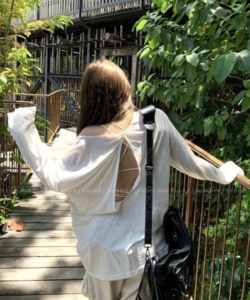 DEVICE（デバイス）の「シアー バックオープン UVカット 日焼け防止 ロンT トップス（Tシャツ/カットソー・レディース・ブラック/ホワイト・FREE）」の10枚目の写真