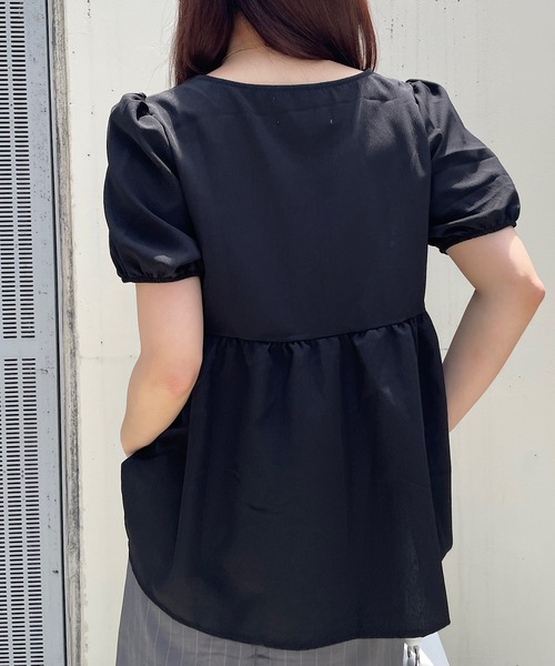 ROGER AND RAW(ロジャーアンドロウ)の「楊柳パフスリーブスクエアネックチュニック(シャツ/ブラウス・レディース・ホワイト/ブラック・FREE)」の5枚目の写真