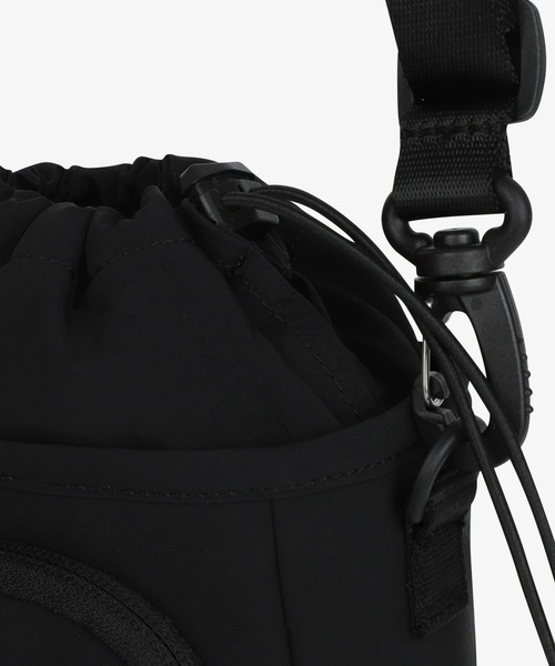 THE NORTH FACE(ザノースフェイス)の「【韓国限定・日本未入荷】THE NORTH FACE LINDEN BOTTLE CROSS BAG / ノースフェイス リンデン ボトル クロスバッグ / 巾着デザイン(ショルダーバッグ・メンズ・クリーム/ブラック/チャコールグレー・FREE)」の13枚目の写真