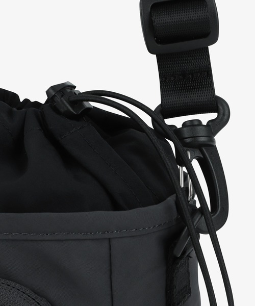 THE NORTH FACE(ザノースフェイス)の「【韓国限定・日本未入荷】THE NORTH FACE LINDEN BOTTLE CROSS BAG / ノースフェイス リンデン ボトル クロスバッグ / 巾着デザイン(ショルダーバッグ・メンズ・クリーム/ブラック/チャコールグレー・FREE)」の18枚目の写真