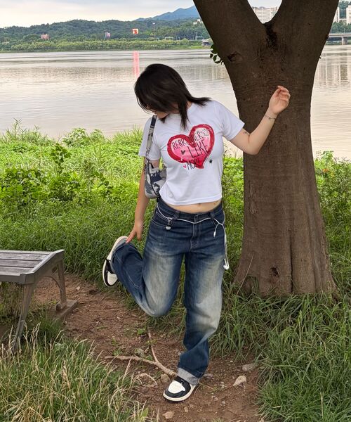 REBRENNER(リブレンナー)の「DTF ピンクハート クールコットン ウィメンズ クロップ 半袖Tシャツ ホワイト(Tシャツ/カットソー・レディース・ホワイト・SMALL/MEDIUM/LARGE)」の9枚目の写真