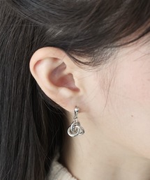ノットモチーフピアス