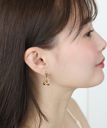 ノットモチーフピアス