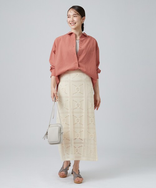 SHOO・LA・RUE（シューラルー）の「【通気性〇/S-LL/洗濯機可】大人のきちんとベーシックシャツ（シャツ/ブラウス・レディース・ブラウン系その他/オレンジ/アイボリー・01/04/03/02）」の14枚目の写真