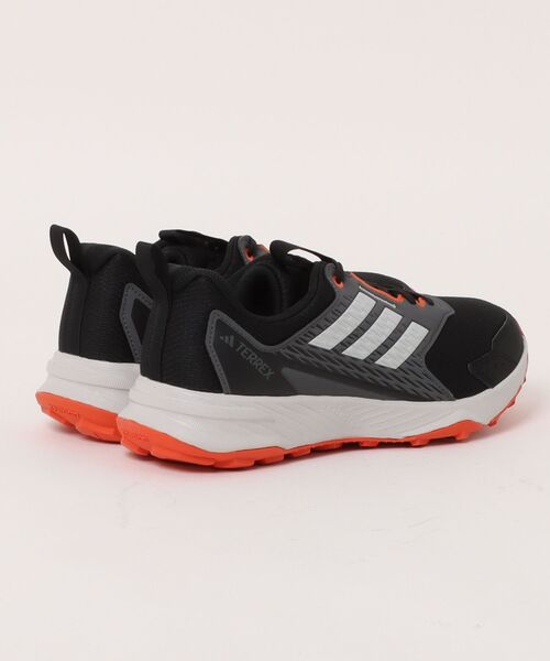 adidas（アディダス）の「《adidas》Tracefinder Trail Running（スニーカー・メンズ・ブラック系その他・26.5cm/26.0cm/25.5cm/28.0cm/27.5cm/27.0cm）」の2枚目の写真
