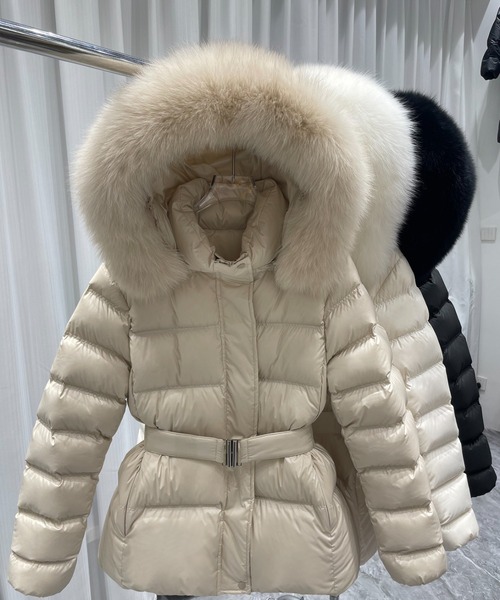 LUCPY(ラクピー)の「エコファー付きベルトショートジャケット(その他アウター・レディース・ベージュ/ブラック・MEDIUM/SMALL/X-LARGE/LARGE)」の3枚目の写真
