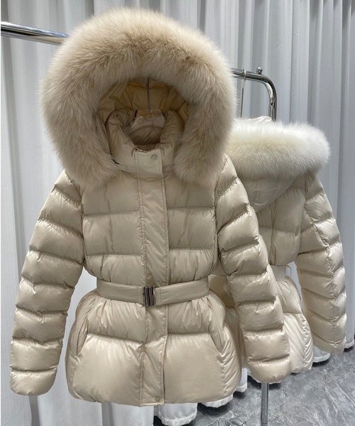 LUCPY(ラクピー)の「エコファー付きベルトショートジャケット(その他アウター・レディース・ベージュ/ブラック・MEDIUM/SMALL/X-LARGE/LARGE)」の4枚目の写真
