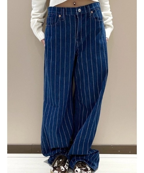GAP(ギャップ)の「ミッドライズ ストライプ バギーデニム(デニムパンツ・レディース・ネイビー・23/25/27)」の1枚目の写真