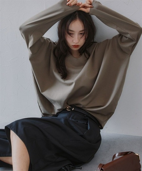 Soiunique（スワユニーク）の「ポンチ素材Ｖネックコクーンシルエット長袖Ｔシャツ［Soiunique］（Tシャツ/カットソー・レディース・アイボリー/ダークブルー/グレイッシュベージュ/ブラック・M/L/LL）」の3枚目の写真