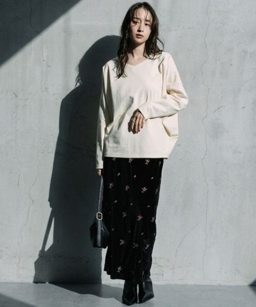 Soiunique（スワユニーク）の「ポンチ素材Ｖネックコクーンシルエット長袖Ｔシャツ［Soiunique］（Tシャツ/カットソー・レディース・アイボリー/ダークブルー/グレイッシュベージュ/ブラック・M/L/LL）」の5枚目の写真