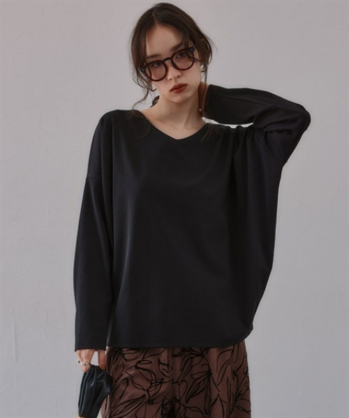 Soiunique（スワユニーク）の「ポンチ素材Ｖネックコクーンシルエット長袖Ｔシャツ［Soiunique］（Tシャツ/カットソー・レディース・アイボリー/ダークブルー/グレイッシュベージュ/ブラック・M/L/LL）」の6枚目の写真