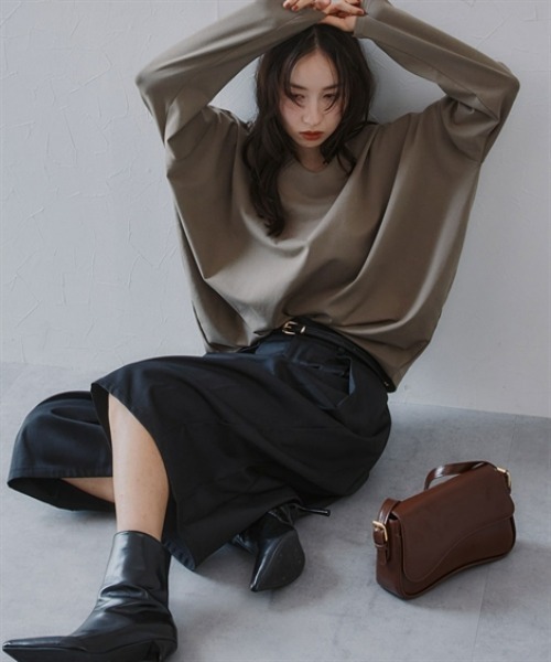 Soiunique（スワユニーク）の「ポンチ素材Ｖネックコクーンシルエット長袖Ｔシャツ［Soiunique］（Tシャツ/カットソー・レディース・アイボリー/ダークブルー/グレイッシュベージュ/ブラック・M/L/LL）」の7枚目の写真