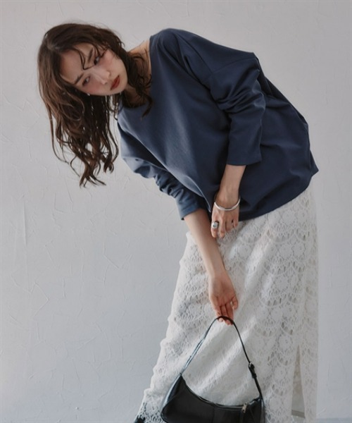 Soiunique（スワユニーク）の「ポンチ素材Ｖネックコクーンシルエット長袖Ｔシャツ［Soiunique］（Tシャツ/カットソー・レディース・アイボリー/ダークブルー/グレイッシュベージュ/ブラック・M/L/LL）」の9枚目の写真