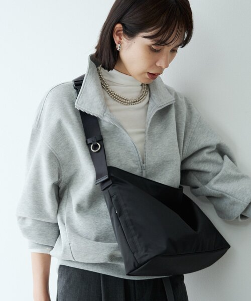 russet(ラシット)の「【撥水】《軽量・370g・A4収納可能》バックル2WAY横型ショルダーバッグ(ショルダーバッグ・レディース・ブラック/ボルドー・FREE)」の5枚目の写真