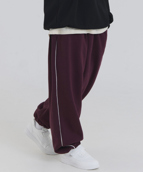 PIANER KIDS(ピアネールキッズ)の「パイピングジョガースウェットパンツ(バーガンディ)(スウェットパンツ・レディース・バーガンディー・M(130-140cm)/L(140-150㎝)/S(120-130cm)/XL(150-160㎝))」の3枚目の写真