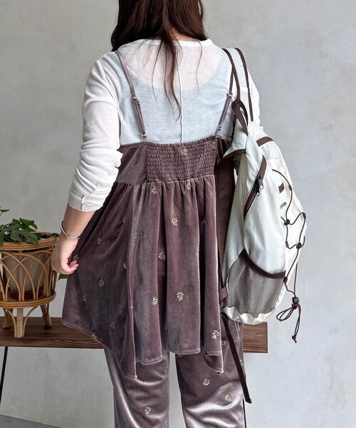 CPCM(シーピーシーエム)の「【セットアップ着用可】小花刺繍ベロアイレヘムキャミ(キャミソール・レディース・ブラック/ベージュ/ブラウン・FREE)」の15枚目の写真
