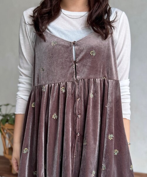 CPCM(シーピーシーエム)の「【セットアップ着用可】小花刺繍ベロアイレヘムキャミ(キャミソール・レディース・ブラック/ベージュ/ブラウン・FREE)」の6枚目の写真