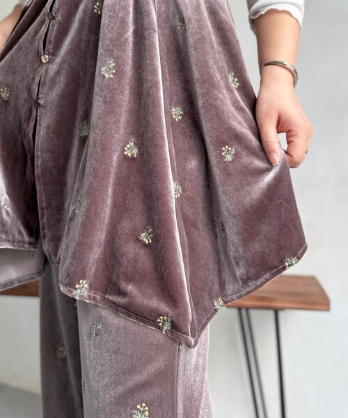 CPCM(シーピーシーエム)の「【セットアップ着用可】小花刺繍ベロアイレヘムキャミ(キャミソール・レディース・ブラック/ベージュ/ブラウン・FREE)」の7枚目の写真