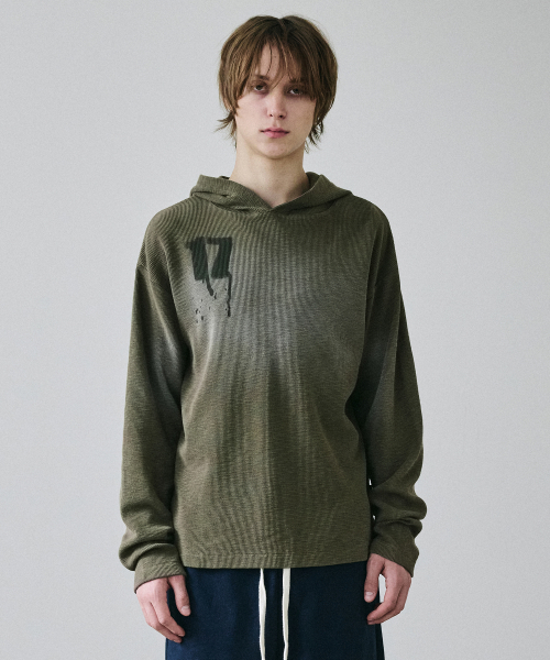 MAISON MINED(メゾンミネド)の「ペイントワッフルフード ロングスリーブ カーキ(Tシャツ/カットソー・メンズ・その他・MEDIUM/LARGE)」の2枚目の写真