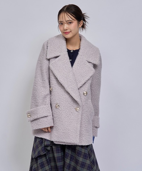 REDYAZEL(レディアゼル)の「【=LOVE 大場花菜さん着用】GOLDボタンボアダブルコート(ステンカラーコート・レディース・オフホワイト/ベージュ/ライトグレー/ネイビー・MEDIUM/SMALL)」の3枚目の写真