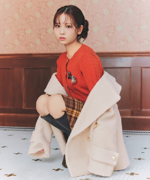 REDYAZEL(レディアゼル)の「【=LOVE 大場花菜さん着用】GOLDボタンボアダブルコート(ステンカラーコート・レディース・オフホワイト/ベージュ/ライトグレー/ネイビー・MEDIUM/SMALL)」の6枚目の写真