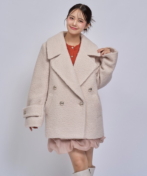 REDYAZEL(レディアゼル)の「【=LOVE 大場花菜さん着用】GOLDボタンボアダブルコート(ステンカラーコート・レディース・オフホワイト/ベージュ/ライトグレー/ネイビー・MEDIUM/SMALL)」の9枚目の写真