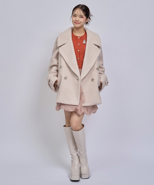 REDYAZEL(レディアゼル)の「【=LOVE 大場花菜さん着用】GOLDボタンボアダブルコート(ステンカラーコート・レディース・オフホワイト/ベージュ/ライトグレー/ネイビー・MEDIUM/SMALL)」の14枚目の写真