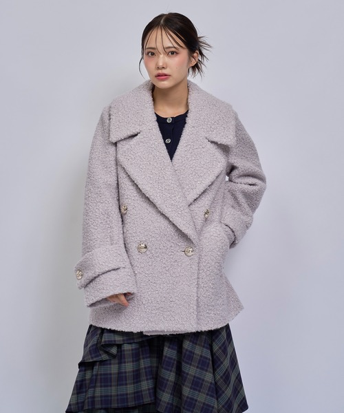REDYAZEL(レディアゼル)の「【=LOVE 大場花菜さん着用】GOLDボタンボアダブルコート(ステンカラーコート・レディース・オフホワイト/ベージュ/ライトグレー/ネイビー・MEDIUM/SMALL)」の19枚目の写真