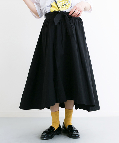 MERLOT（メルロー）の「リボンベルト付テールカットスカート 4967（スカート・レディース・ブラック/イエロー/ブルー/チェリーピンク/ベージュ・FREE）」の2枚目の写真