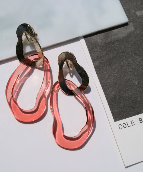 tone(トーン)の「【KuKuLu TOKYO】変形Wフープイヤリング(イヤリング・レディース・ブラック/クリア/パープル系その他/レッド系その他/ブルー系その他/グリーン系その他/ブラウン系その他/グレー/ブラウン・FREE)」の8枚目の写真