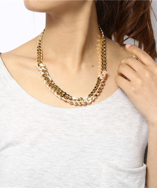 green label relaxing（グリーンレーベルリラクシング）の「Khion カラーコードショートネックレス（ネックレス・レディース・ピンク/ライム・フリー）」の6枚目の写真