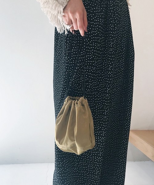 TODAYFUL（トゥデイフル）の「サテンミニポシェット（ハンドバッグ・レディース・パープル/オリーブ・FREE）」の2枚目の写真