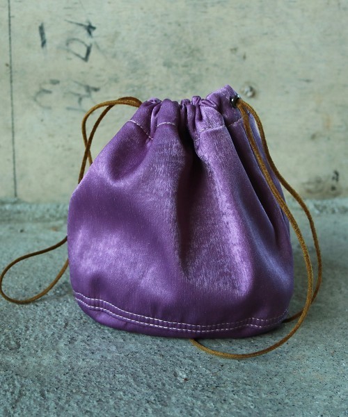 TODAYFUL（トゥデイフル）の「サテンミニポシェット（ハンドバッグ・レディース・パープル/オリーブ・FREE）」の4枚目の写真