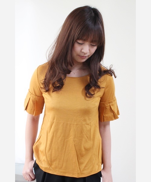 La TOTALITE（ラトータリテ）の「＊ブライトテンジク タックスリーブプルオーバー。（Tシャツ/カットソー・レディース・マスタード/ブラック/ホワイト/パープル・FREE）」の4枚目の写真