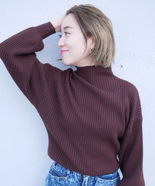 Auntie Rosa(アンティローザ)の「【AuntieRosa】 リブバルーンスリーブニット(ニット/セーター・レディース・ホワイト/ベージュ/ブラウン・FREE)」の3枚目の写真