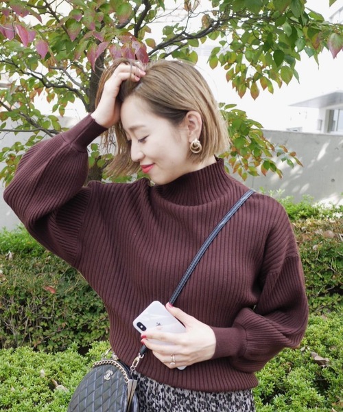 Auntie Rosa(アンティローザ)の「【AuntieRosa】 リブバルーンスリーブニット(ニット/セーター・レディース・ホワイト/ベージュ/ブラウン・FREE)」の6枚目の写真