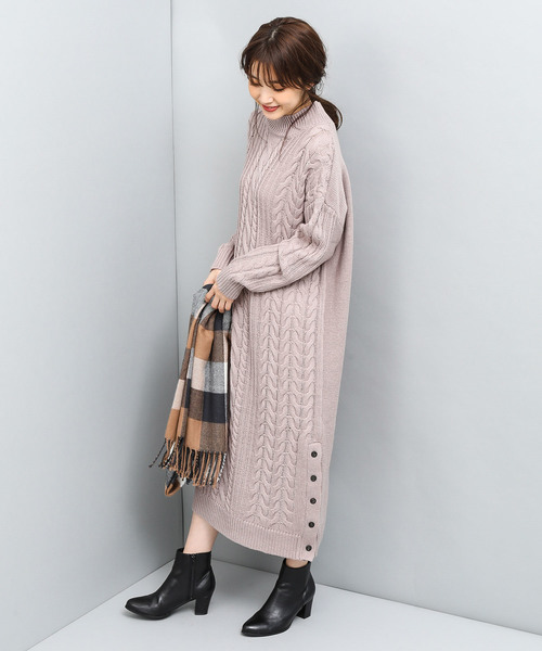 VIS(ビス)の「裾釦ロングケーブルニットワンピース(ワンピース・レディース・ブラック/ベージュ/グレー/キナリ・FREE)」の6枚目の写真