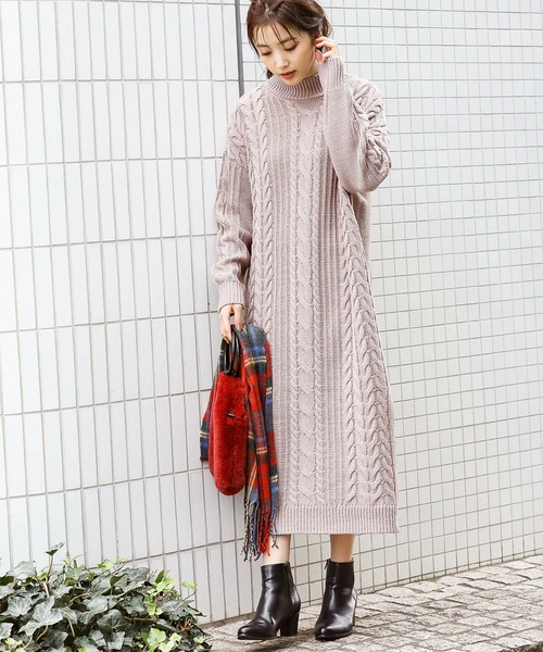 VIS(ビス)の「裾釦ロングケーブルニットワンピース(ワンピース・レディース・ブラック/ベージュ/グレー/キナリ・FREE)」の5枚目の写真