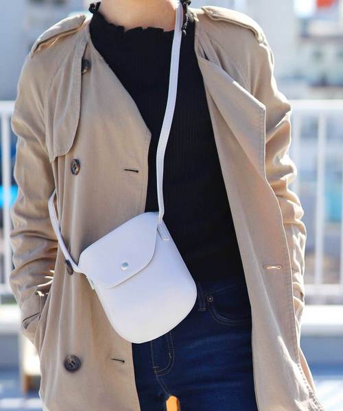 florist(フローリスト)の「オーバル型のしっかりミニショルダーバッグ(ショルダーバッグ・レディース・ホワイト/ブラック/ベージュ/ブラウン/イエロー・FREE)」の2枚目の写真