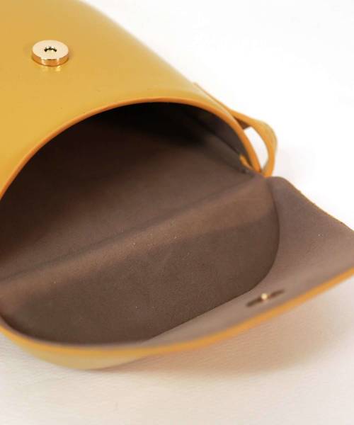 florist(フローリスト)の「オーバル型のしっかりミニショルダーバッグ(ショルダーバッグ・レディース・ホワイト/ブラック/ベージュ/ブラウン/イエロー・FREE)」の10枚目の写真