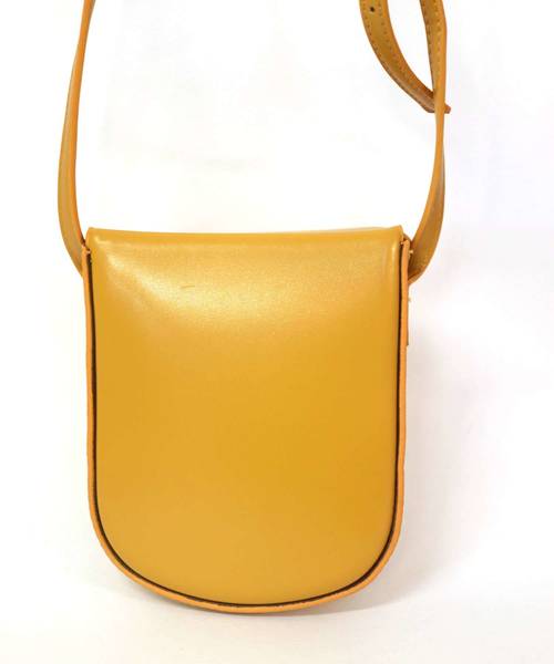 florist(フローリスト)の「オーバル型のしっかりミニショルダーバッグ(ショルダーバッグ・レディース・ホワイト/ブラック/ベージュ/ブラウン/イエロー・FREE)」の11枚目の写真