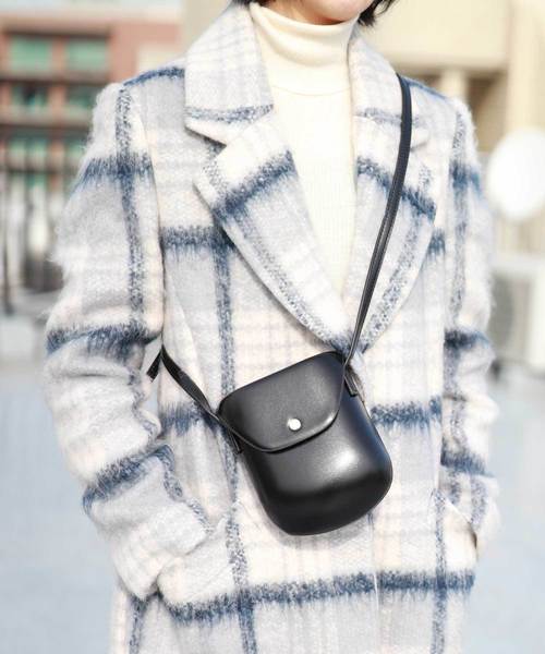 florist(フローリスト)の「オーバル型のしっかりミニショルダーバッグ(ショルダーバッグ・レディース・ホワイト/ブラック/ベージュ/ブラウン/イエロー・FREE)」の12枚目の写真