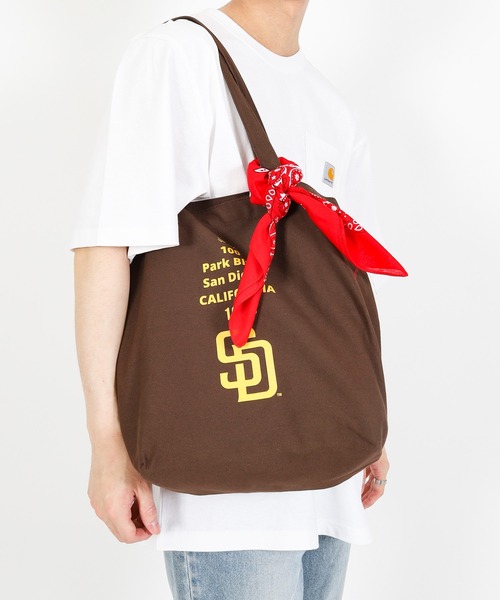 SPINNS(スピンズ)の「ペイズリー柄カラーバンダナ/フェス・アウトドア・通学・グランジコーデにも◎(バンダナ/スカーフ・メンズ・ホワイト/ブラック/パープル/ブラウン/グレー/レッド/ピンク/ゴールド/イエロー/オレンジ/ブルー/ピンク系その他/ダークグリーン/サックスブルー/ダークパープル・ONESIZE)」の21枚目の写真